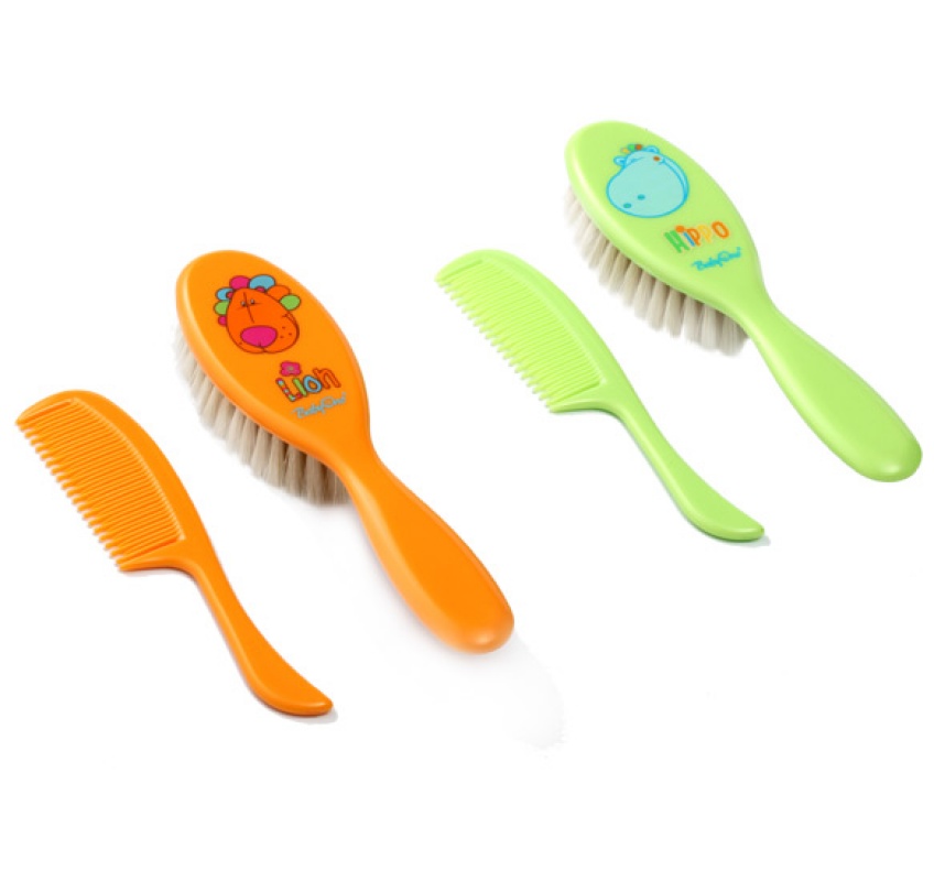 Lion hrebienok a kefka s prírodným vlasom.